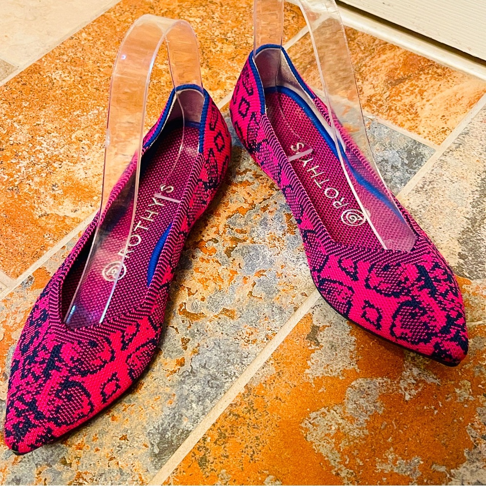 💕 NWOB!! Fabulous Rothy’s' Pink&Blue Snake Print Flats! No longer in production!